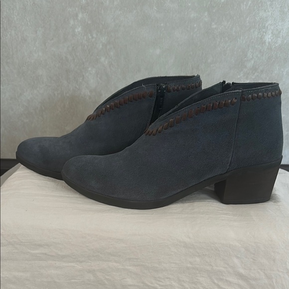 Bueno Blue Ankle Booties with Low Heel - Picture 7 of 7